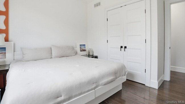 Building Photo - 420 Maple Ave S