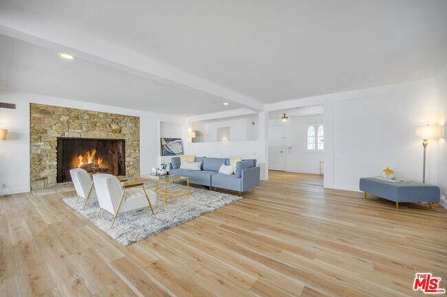 Building Photo - 926 N Alpine Dr