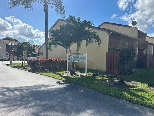 Building Photo - 458 SE 14th St