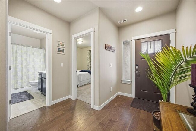 Building Photo - 368 Wishkah Dr