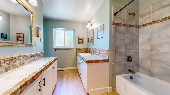 Building Photo - 4560 Sullivan Ct