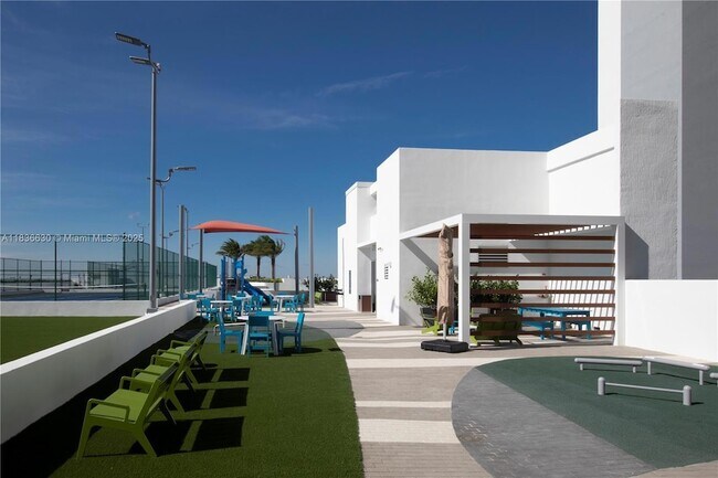 Building Photo - 16385 Biscayne Blvd