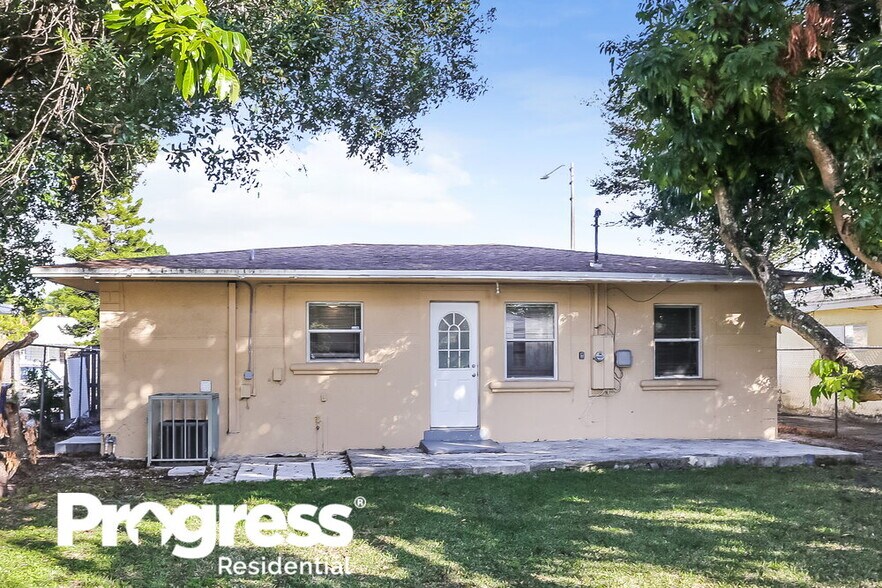 Building Photo - 1505 N Andrews Ave