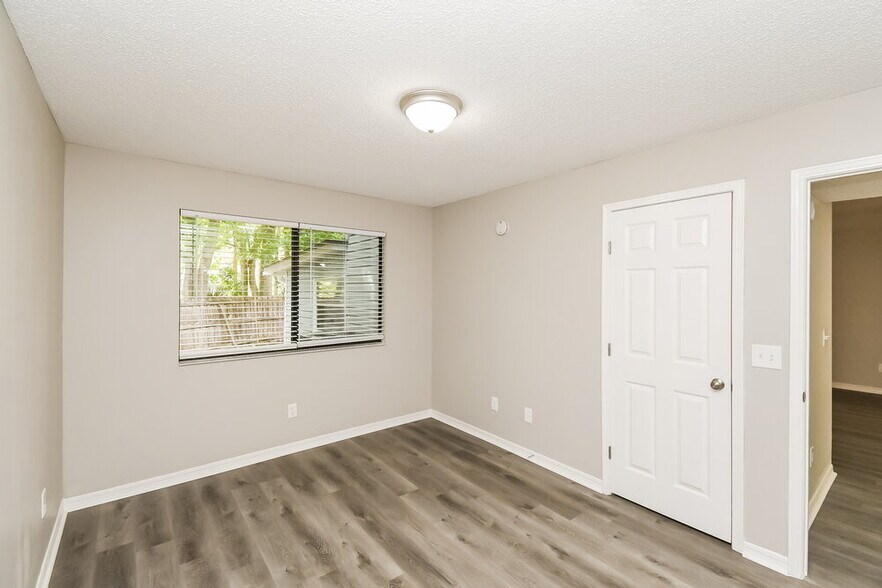 Building Photo - 2858 Lantana Lakes Dr W