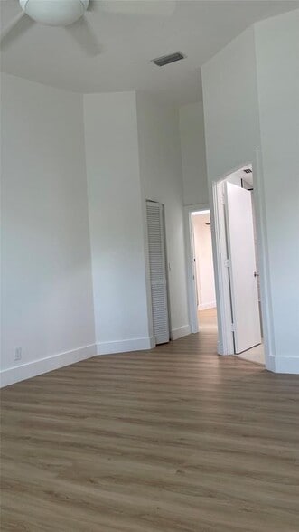 Building Photo - 6425 96th Pl S