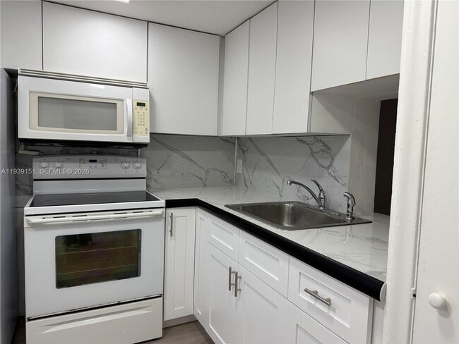 Building Photo - 2790 NE 201st Terrace