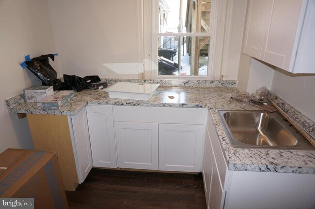 Building Photo - 527 Green St