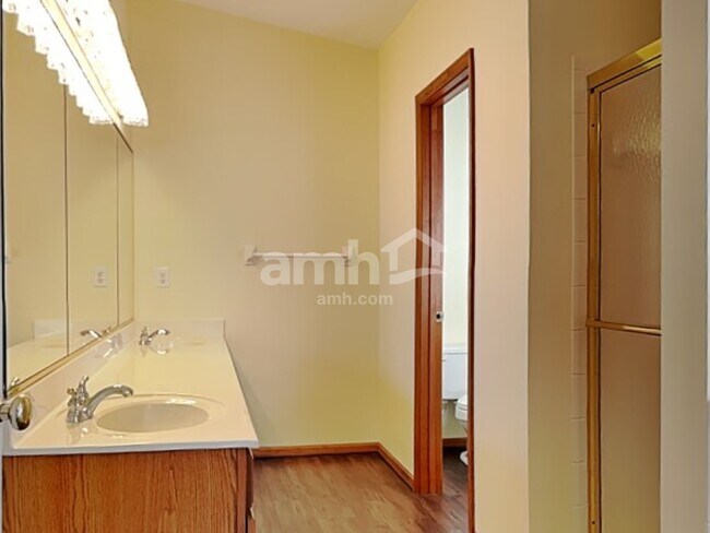 Building Photo - 6088 Lakewood Dr