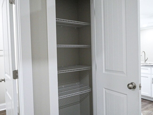 Building Photo - 1364 Summer Cir SW