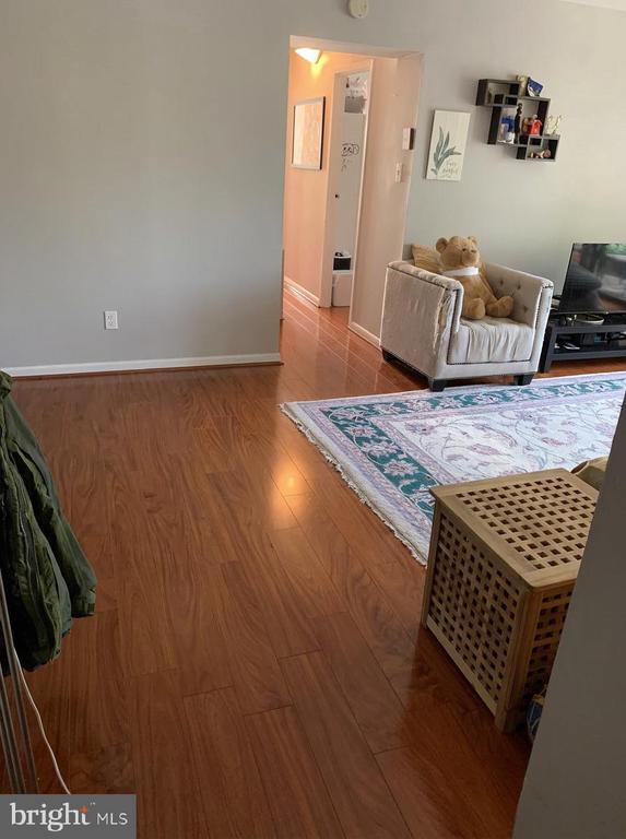 Building Photo - 615 Center St