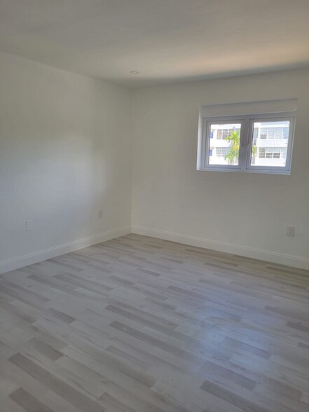 Building Photo - 2174 NE 170th St