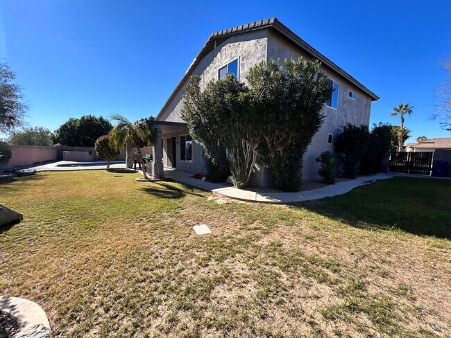 Building Photo - Beautiful fully furnished 4-bedroom, 2.5-bath home located near downtown Gilbert!