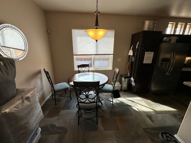 Building Photo - 2 Bed, 2 Bath in Courtyard Estates!