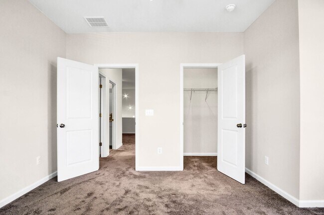 Building Photo - Spacious 3 Bedroom 3.5 Bath Townhome with Finished Basement & First-Floor Suite Near I-64