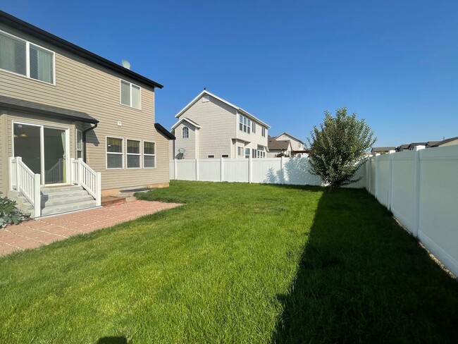 Building Photo - Beautiful Single Family Home Available Soon!