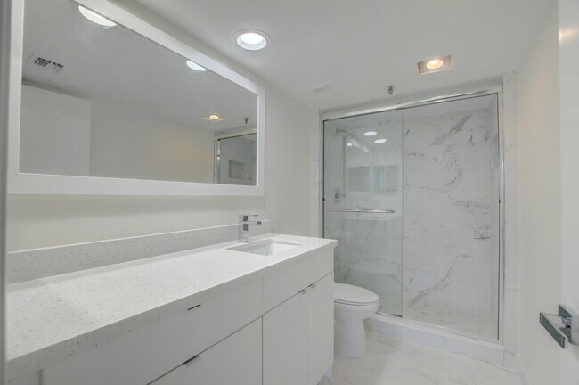 Building Photo - 6797 Willow Wood Dr