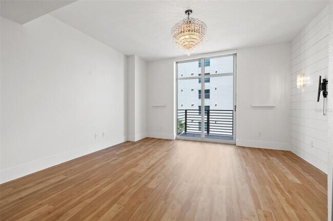 Building Photo - 1208 E Kennedy Blvd