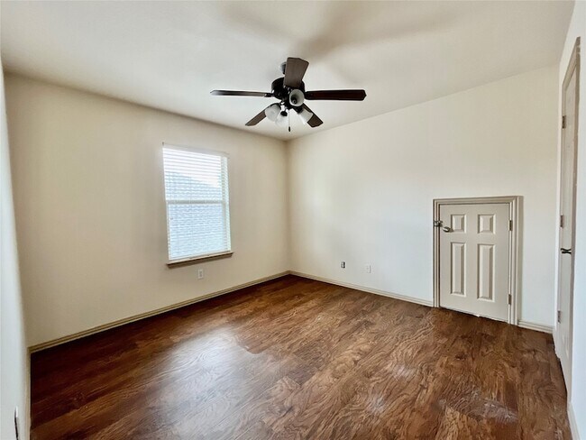 Building Photo - 1005 Tallahassee Dr