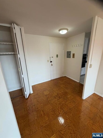 Building Photo - 39 E 39th St