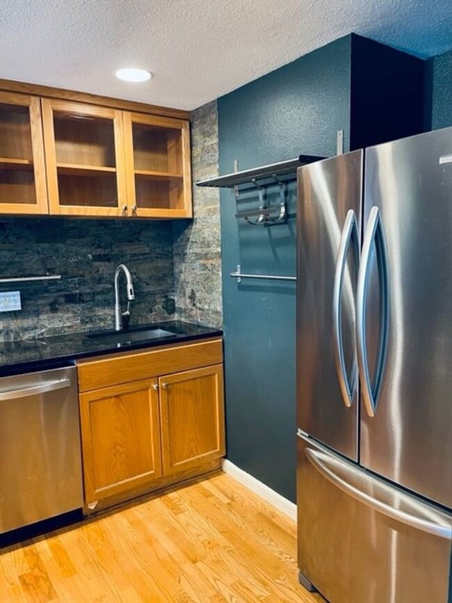 Building Photo - Great Location 2 Bedroom Condo!