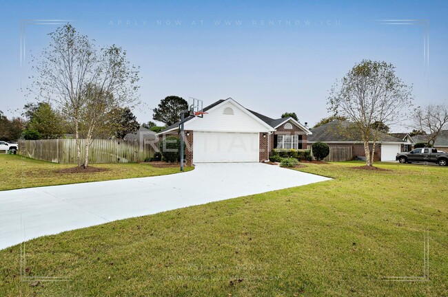 Building Photo - Gorgeous 3 Bed 2 Bath Brick Cottage on Corner Lot