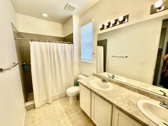 Building Photo - "Charming 4-Bedroom Castle Rock Home with Spacious Living!"