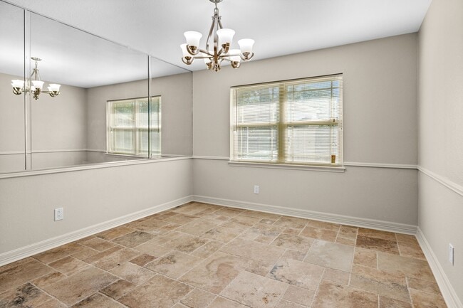 Building Photo - 2227 Parana Dr