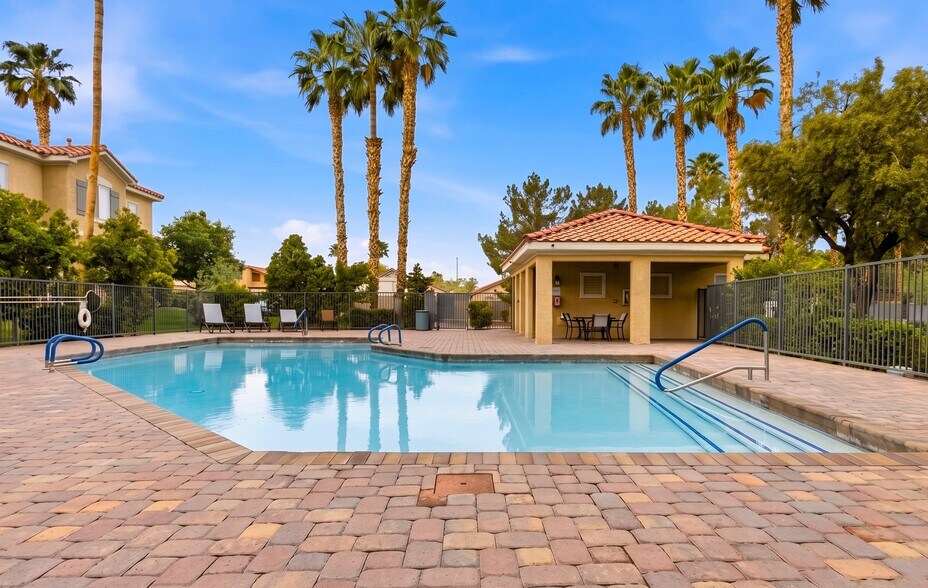 Building Photo - 251 S Green Valley Pky