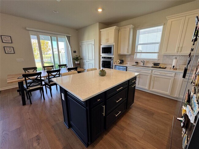 Building Photo - 2701 Serenity Gdn Dr