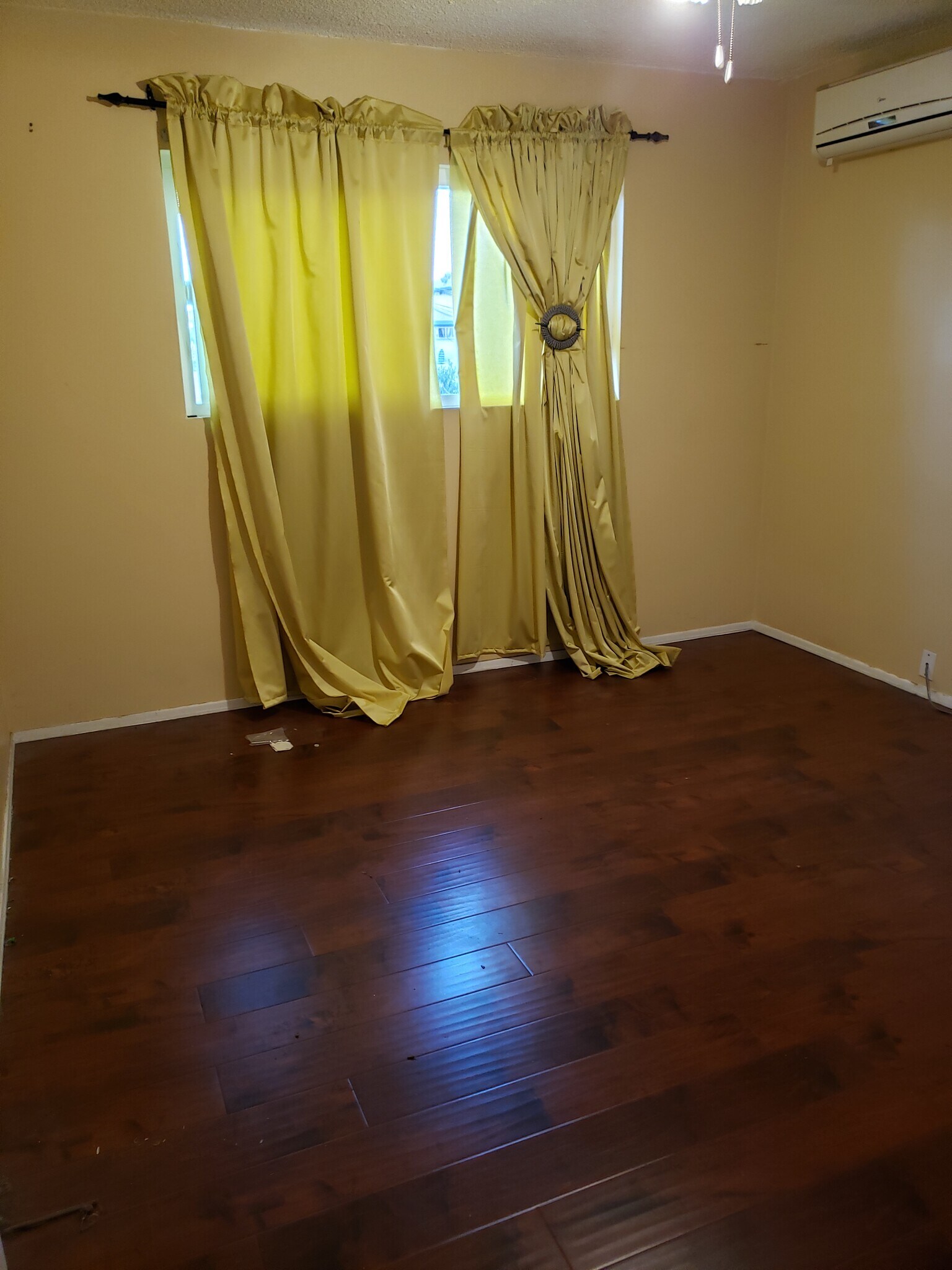 Bedroom - 13508 Doty Ave