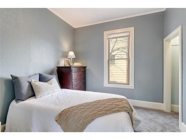 Building Photo - 144 8th Ave S