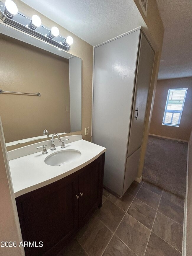 Building Photo - 512 W Malibu Dr