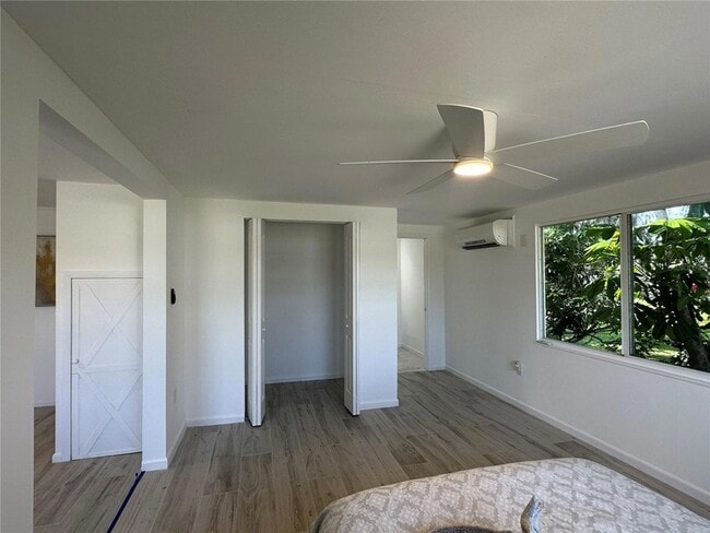 Building Photo - 812 Bayview Dr