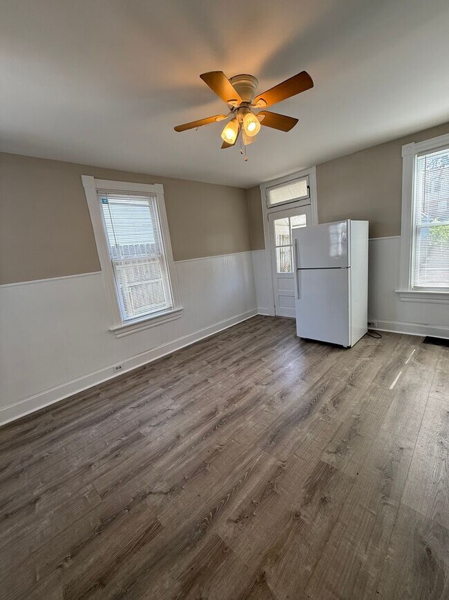 Building Photo - 1911 Elm Ave