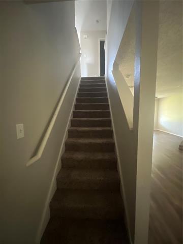 Building Photo - 4256 Meadowknoll Dr
