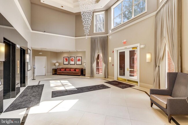 Building Photo - 1625 International Dr