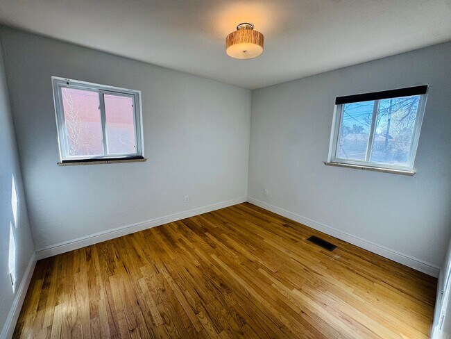 Building Photo - Great Location 2 Bed 1 Bath!