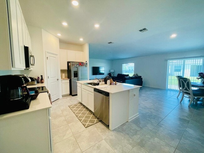 Building Photo - 639 Daring Dr