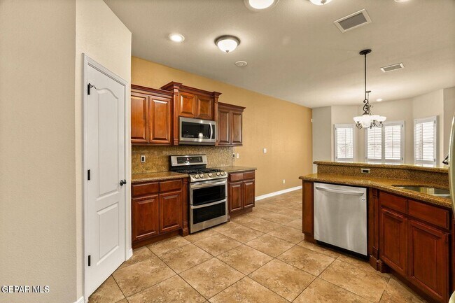 Building Photo - 14117 Rainbow Point Dr