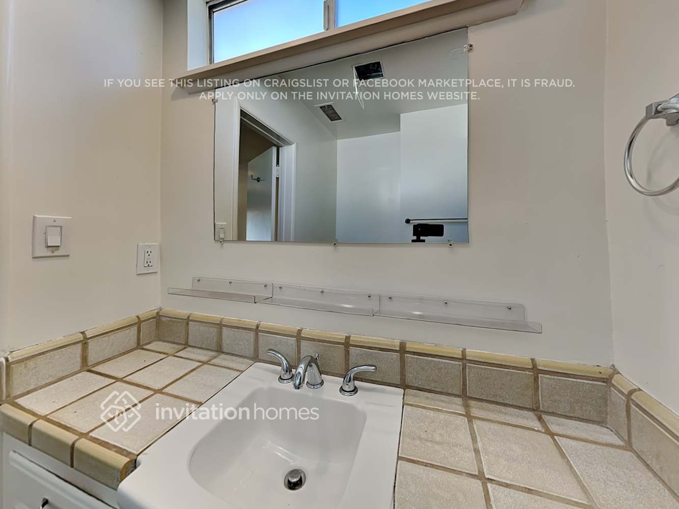 Building Photo - 1089 Camino Flores