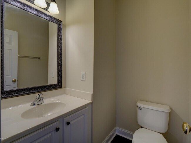 Building Photo - 217 Windchime Dr