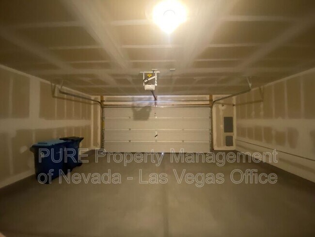 Building Photo - 4645 Pencester St