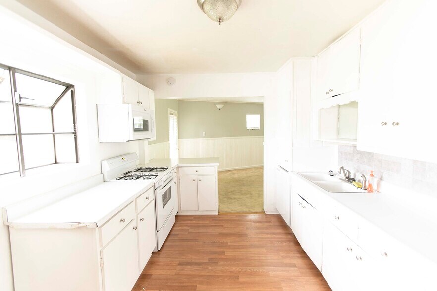 Kitchen 1 - 7459 Mohawk Ave