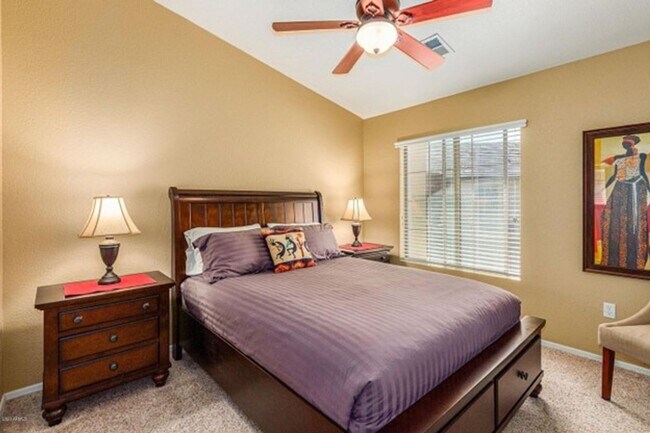 Building Photo - 2 Bedroom, 2.5 Bath Townhome Available NOW!