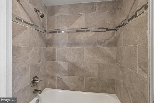 Building Photo - 1733 W Oxford St