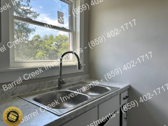 Building Photo - 426-428 Smith