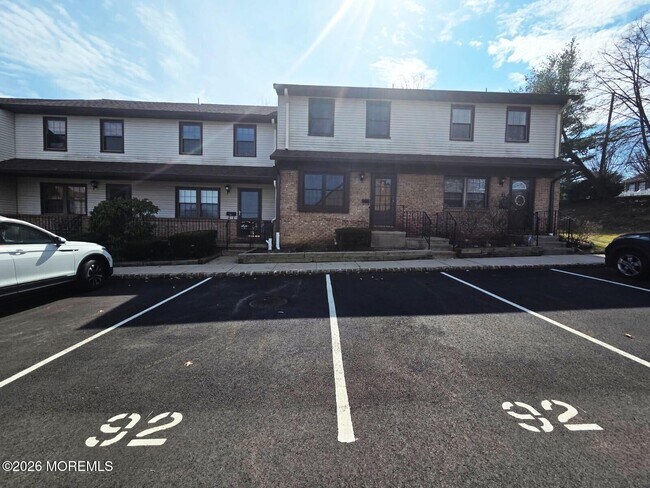 Building Photo - 92 Village Green Way