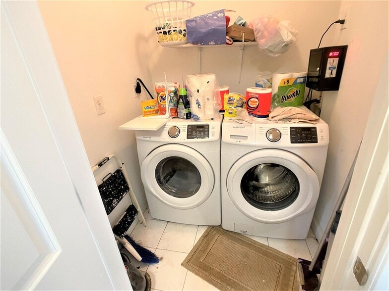 Building Photo - 24 Willard Ave