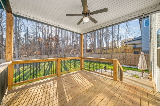 Building Photo - 3 Bedroom 2 1/2 Bath Dog Friendly Home For Rent!