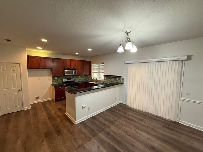 Building Photo - Spacious 3-Bedroom Townhome for Rent in Va...